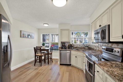 Condo in Saint Petersburg, Florida, 2 bedrooms № 2431733 - photo 30