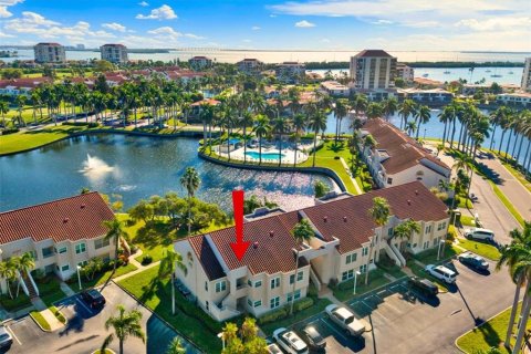 Condo in Saint Petersburg, Florida, 2 bedrooms № 2431733 - photo 23
