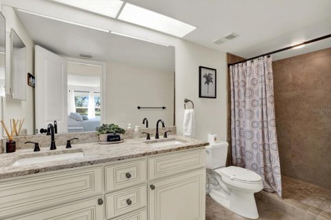 Condo in Saint Petersburg, Florida, 2 bedrooms № 2431733 - photo 16