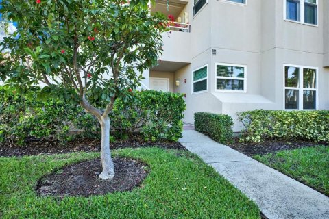 Condo in Saint Petersburg, Florida, 2 bedrooms № 2431733 - photo 27