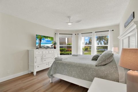 Condo in Saint Petersburg, Florida, 2 bedrooms № 2431733 - photo 13