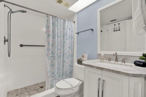 Condo in Saint Petersburg, Florida, 2 bedrooms № 2431733 - photo 21