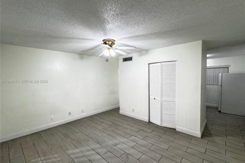 Снять в аренду кондоминиум в Халландейл-Бич, Флорида 36.23м2, № 2000502 - фото 4