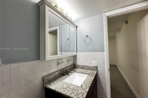 Снять в аренду кондоминиум в Халландейл-Бич, Флорида 36.23м2, № 2000502 - фото 7