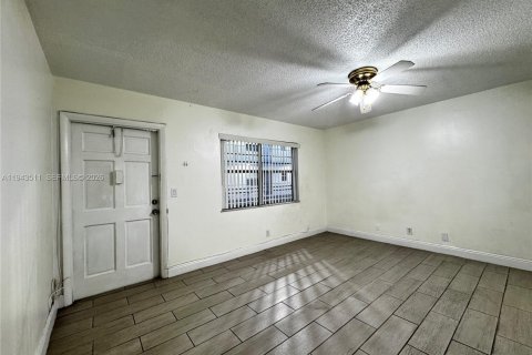 Снять в аренду кондоминиум в Халландейл-Бич, Флорида 36.23м2, № 2000502 - фото 3