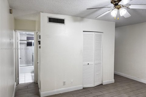 Снять в аренду кондоминиум в Халландейл-Бич, Флорида 36.23м2, № 2000502 - фото 5