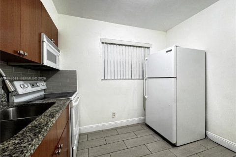 Снять в аренду кондоминиум в Халландейл-Бич, Флорида 36.23м2, № 2000502 - фото 2