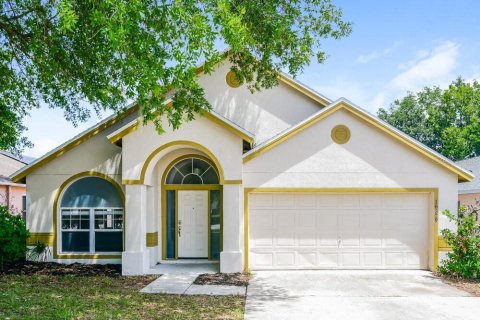 House in Clermont, Florida 3 bedrooms, 169.83 sq.m. № 2097075