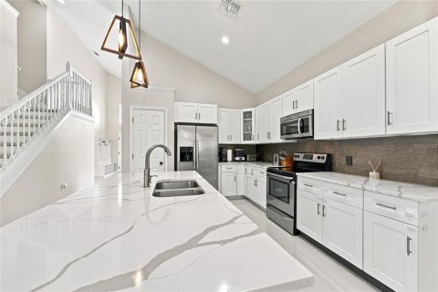 House in Clermont, Florida 4 bedrooms, 222.78 sq.m. № 2394033 - photo 7