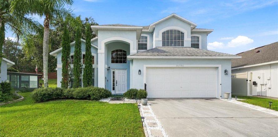 House in Clermont, Florida 4 bedrooms, 222.78 sq.m. № 2394033