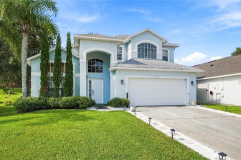 House in Clermont, Florida 4 bedrooms, 222.78 sq.m. № 2394033 - photo 2