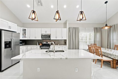 House in Clermont, Florida 4 bedrooms, 222.78 sq.m. № 2394033 - photo 6