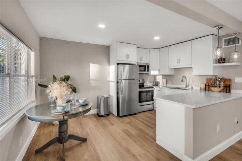 Casa en venta en Fort Lauderdale, Florida, 3 dormitorios, 116.87 m2 № 1984697 - foto 8