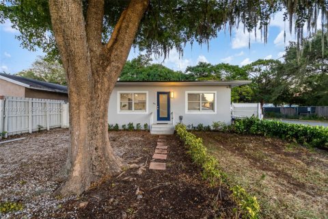 Casa en venta en Fort Lauderdale, Florida, 3 dormitorios, 116.87 m2 № 1984697 - foto 1