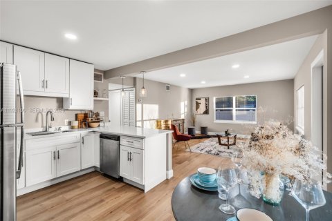 Casa en venta en Fort Lauderdale, Florida, 3 dormitorios, 116.87 m2 № 1984697 - foto 10