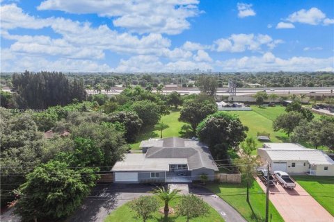 House in Plantation, Florida 5 bedrooms № 1889628 - photo 5