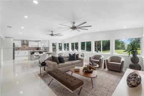 House in Plantation, Florida 5 bedrooms № 1889628 - photo 11