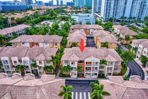 Купить таунхаус в Авентура, Флорида 2 спальни, 162.11м2, № 2014589 - фото 3