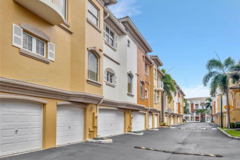 Купить таунхаус в Авентура, Флорида 2 спальни, 162.11м2, № 2014589 - фото 27