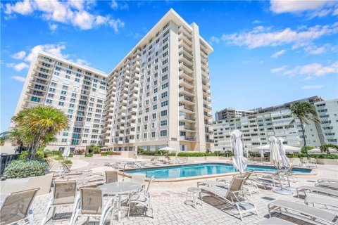 Copropriété à louer à Lauderdale-by-the-Sea, Floride: 1 chambre, 82.68 m2 № 2263813 - photo 2