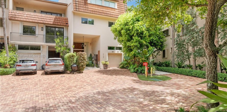 Touwnhouse à Palmetto Bay, Floride 4 chambres, 359.07 m2 № 1951404