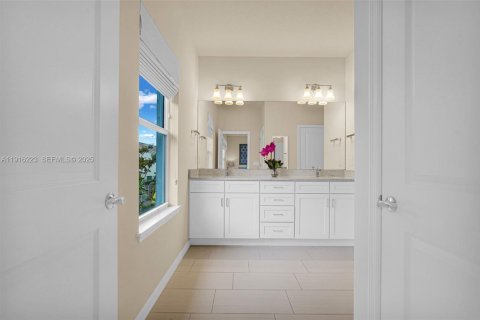 Купить таунхаус в Холливуд, Флорида 3 спальни, 164.34м2, № 1986028 - фото 17