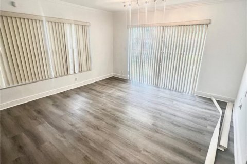 Casa en alquiler en Miami, Florida, 3 dormitorios, 138.24 m2 № 1209104 - foto 1