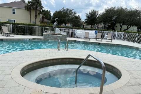 Townhouse in Clermont, Florida 3 bedrooms, 140.47 sq.m. № 2258660 - photo 21