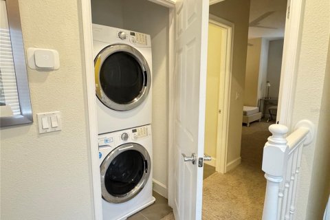 Townhouse in Clermont, Florida 3 bedrooms, 140.47 sq.m. № 2258660 - photo 17
