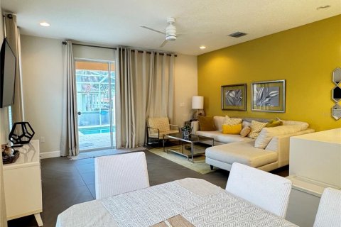Townhouse in Clermont, Florida 3 bedrooms, 140.47 sq.m. № 2258660 - photo 2