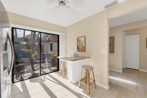Villa ou maison à vendre à Sarasota, Floride: 2 chambres, 114.83 m2 № 2433226 - photo 16