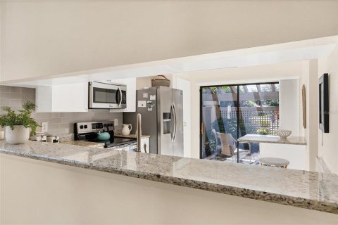Villa ou maison à vendre à Sarasota, Floride: 2 chambres, 114.83 m2 № 2433226 - photo 13