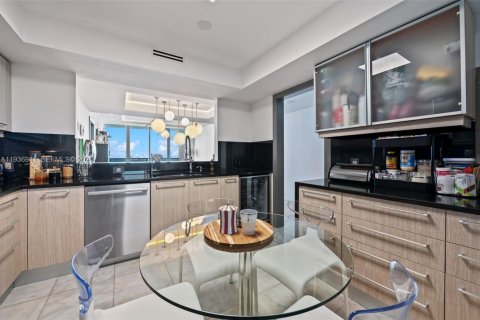 Condo in Miami, Florida, 3 bedrooms  № 2247574 - photo 7