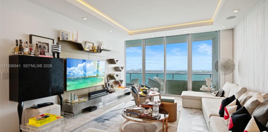 Condo in Miami, Florida, 3 bedrooms  № 2247574