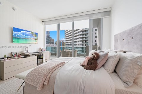 Condo in Miami, Florida, 3 bedrooms  № 2247574 - photo 17