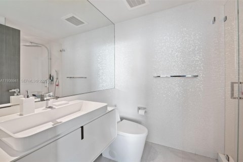 Condo in Miami, Florida, 3 bedrooms  № 2247574 - photo 15