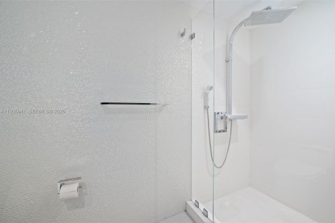 Condo in Miami, Florida, 3 bedrooms  № 2247574 - photo 16