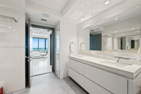 Condo in Miami, Florida, 3 bedrooms  № 2247574 - photo 11