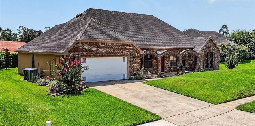 House in Orlando, Florida 4 bedrooms, 211.17 sq.m. № 2207754
