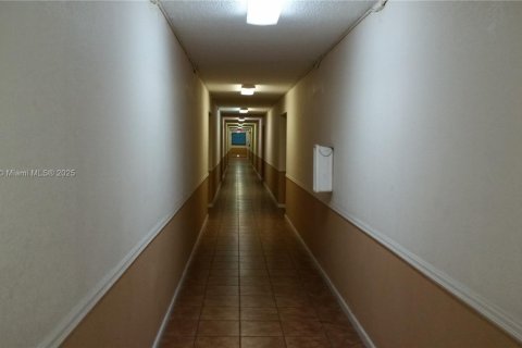 Condominio en alquiler en Miami, Florida, 2 dormitorios, 78.97 m2 № 2054684 - foto 18