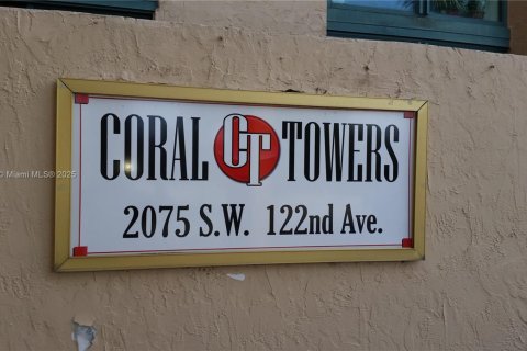 Condominio en alquiler en Miami, Florida, 2 dormitorios, 78.97 m2 № 2054684 - foto 6