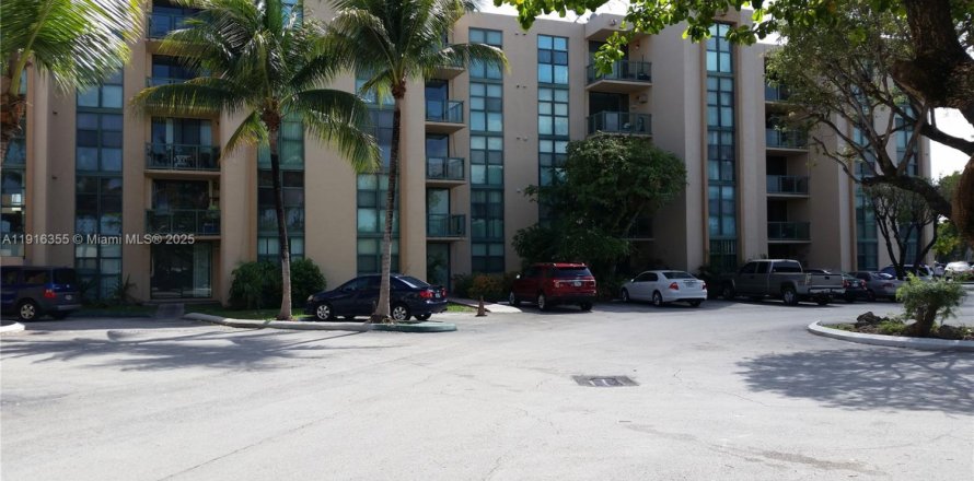 Condominio en Miami, Florida, 2 dormitorios  № 2054684