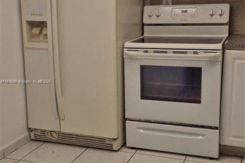 Condominio en alquiler en Miami, Florida, 2 dormitorios, 78.97 m2 № 2054684 - foto 27