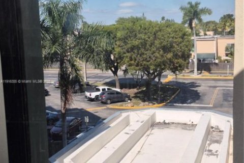 Condominio en alquiler en Miami, Florida, 2 dormitorios, 78.97 m2 № 2054684 - foto 14