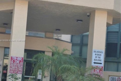 Condominio en alquiler en Miami, Florida, 2 dormitorios, 78.97 m2 № 2054684 - foto 13