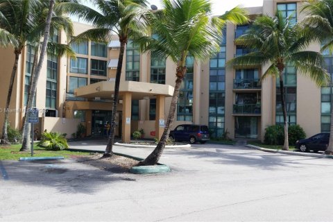 Condominio en alquiler en Miami, Florida, 2 dormitorios, 78.97 m2 № 2054684 - foto 2