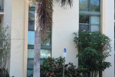 Condominio en alquiler en Miami, Florida, 2 dormitorios, 78.97 m2 № 2054684 - foto 7