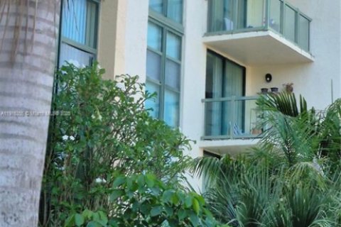 Condominio en alquiler en Miami, Florida, 2 dormitorios, 78.97 m2 № 2054684 - foto 9