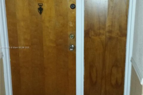 Condominio en alquiler en Miami, Florida, 2 dormitorios, 78.97 m2 № 2054684 - foto 17