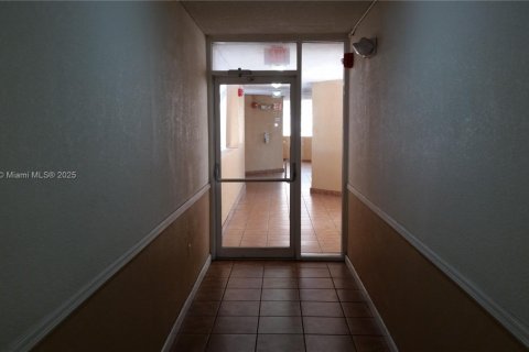 Condominio en alquiler en Miami, Florida, 2 dormitorios, 78.97 m2 № 2054684 - foto 19